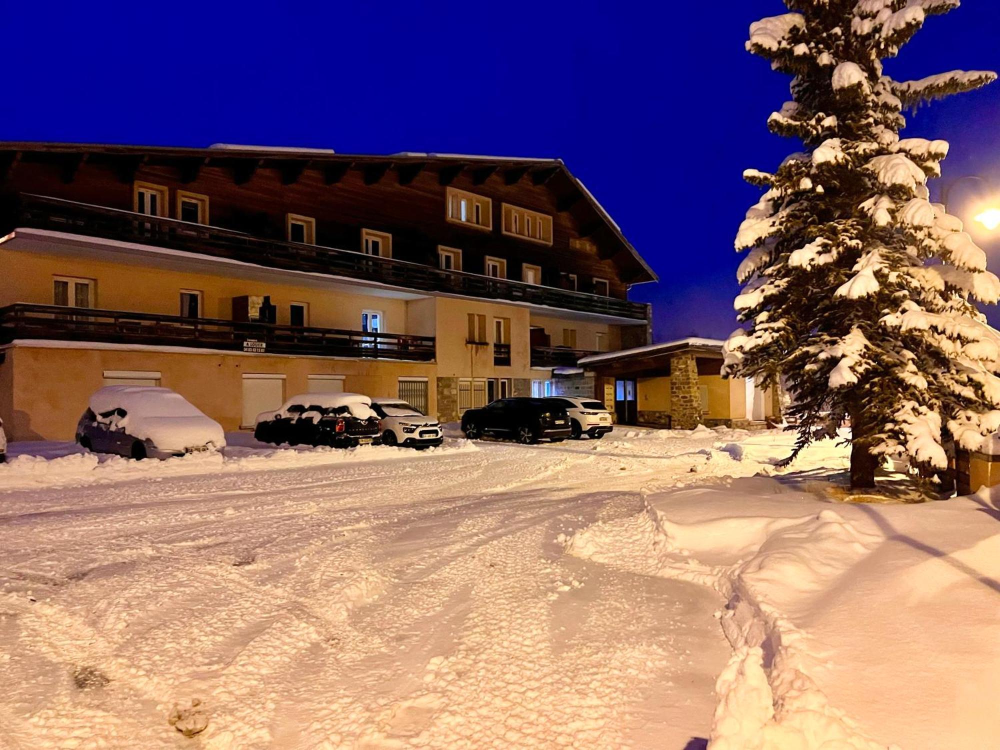 Vars, Appart Spacieux Renove 4 Couchages Dans Chalet 바르스 외부 사진